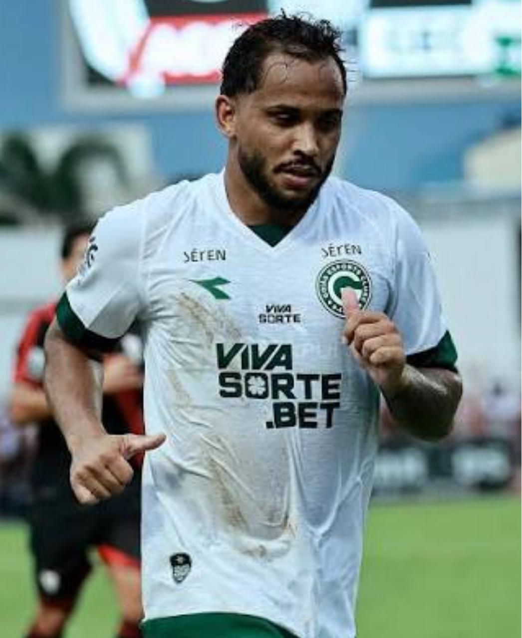 Lourenço volta ao meio de campo do Goiás hoje contra o Athletic-MG