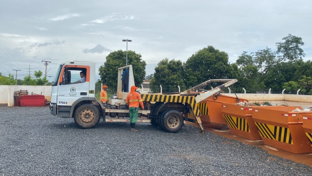 GCM flagra descarte irregular de pneus na região Noroeste e Sefic aplica multa de R$ 5 mil