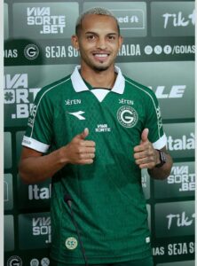 Felipe Clemente, esperança de gols contra o Náutico