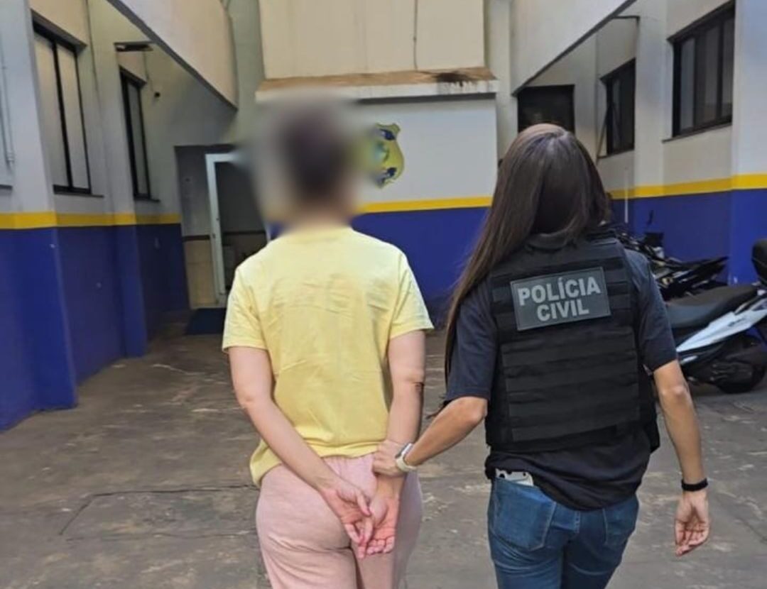 Polícia Civil prende suspeita de fornecer medicamentos irregulares a fisioterapeuta investigada por lesões em pacientes