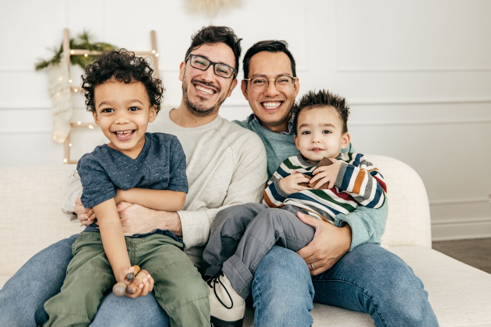 TJGO lança cartilha que orienta adoção por pessoas e casais LGBTQIAPN+