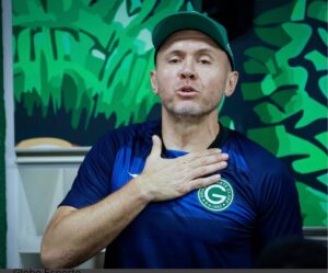 Mozart, técnico do Goiás, ainda acredita na classificação