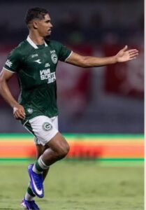 Kadu Souza volta ao time do Goiás contra o Ceará