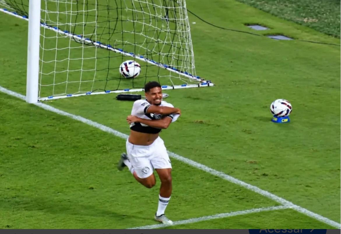 Kadu Souza comemora gol marcado contra o Ceará