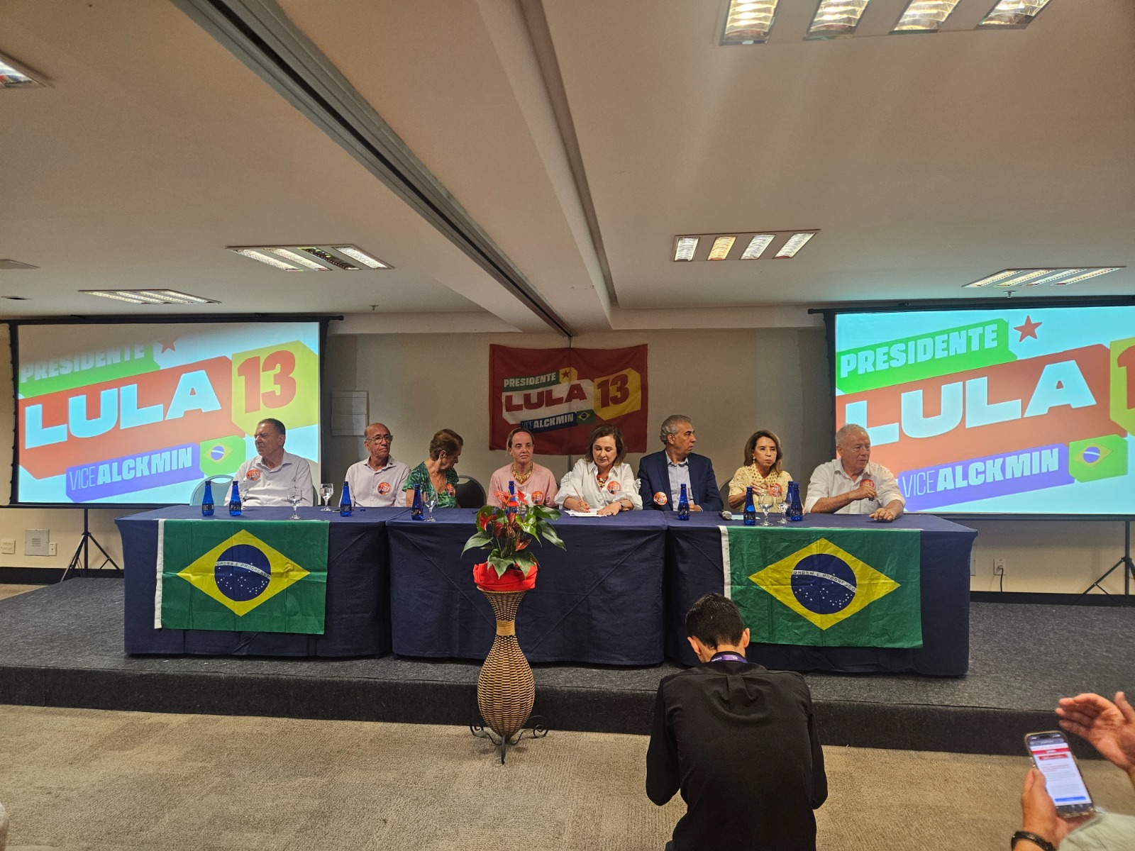 Em ato que reuniu integrantes do PSDB, aliados de Lula contestam alinhamento do agro a Flávio