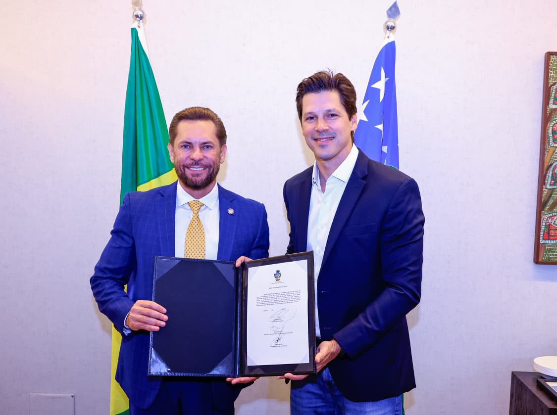 Daniel passa governo a Bruno Peixoto durante férias