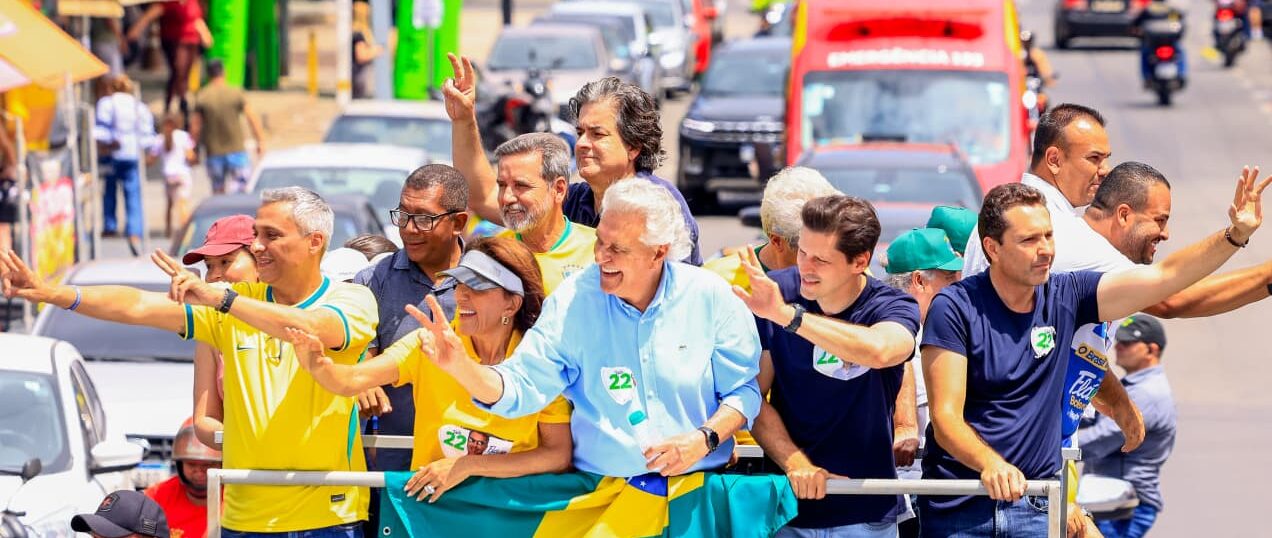 Daniel sobe o tom contra Lula em campanha por Flávio: “governo antiquado e atrasado”