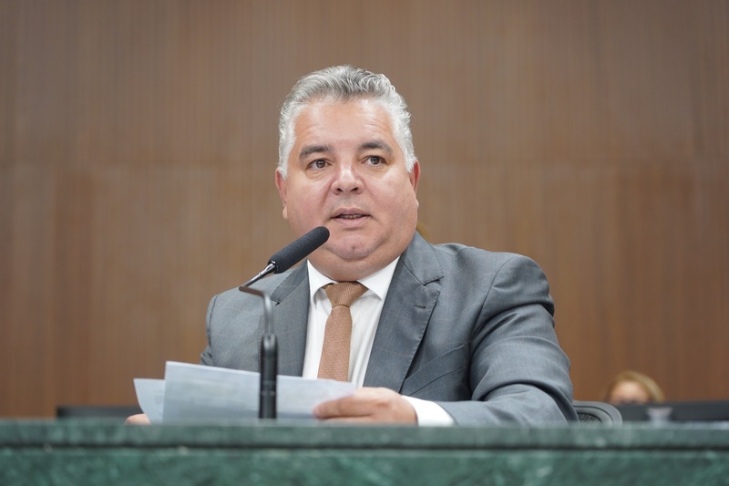 Charles Bento se coloca a disposição para presidir Alego e diz que Daniel quer nome da base