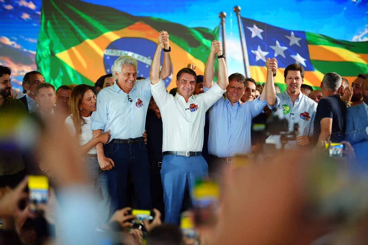 Em Goiânia, Flávio fala em mudar Constituição com maioria de direita no Congresso