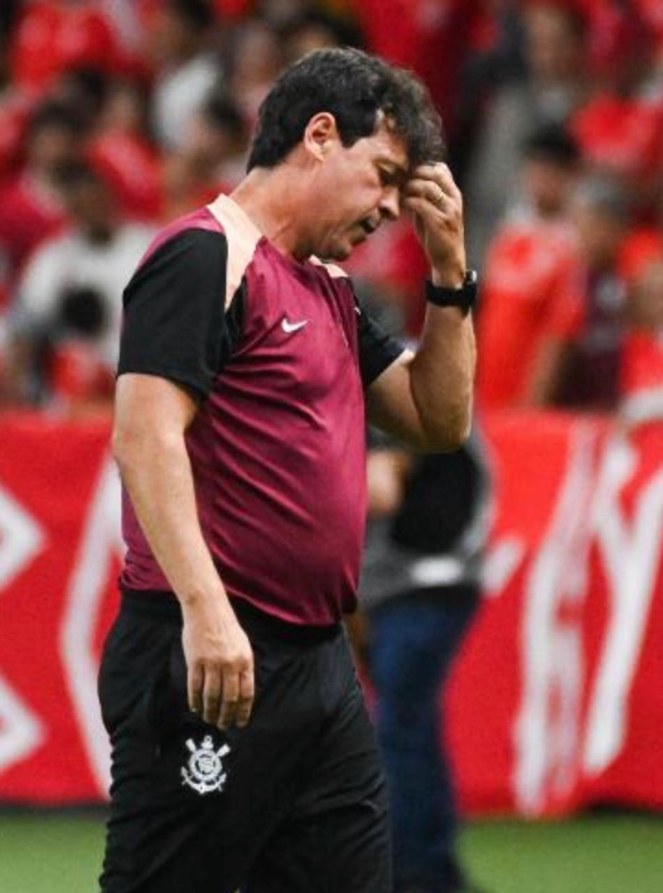 Fernando Diniz, demitido após derrota para o Internacional