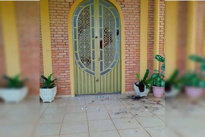 Igrejas são vandalizadas e imagem de Nossa Senhora é danificada em Caldas Novas