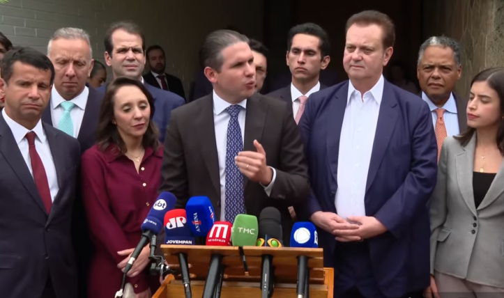 Hugo Motta quer votar voto distrital misto e regras para redes sociais ainda neste ano