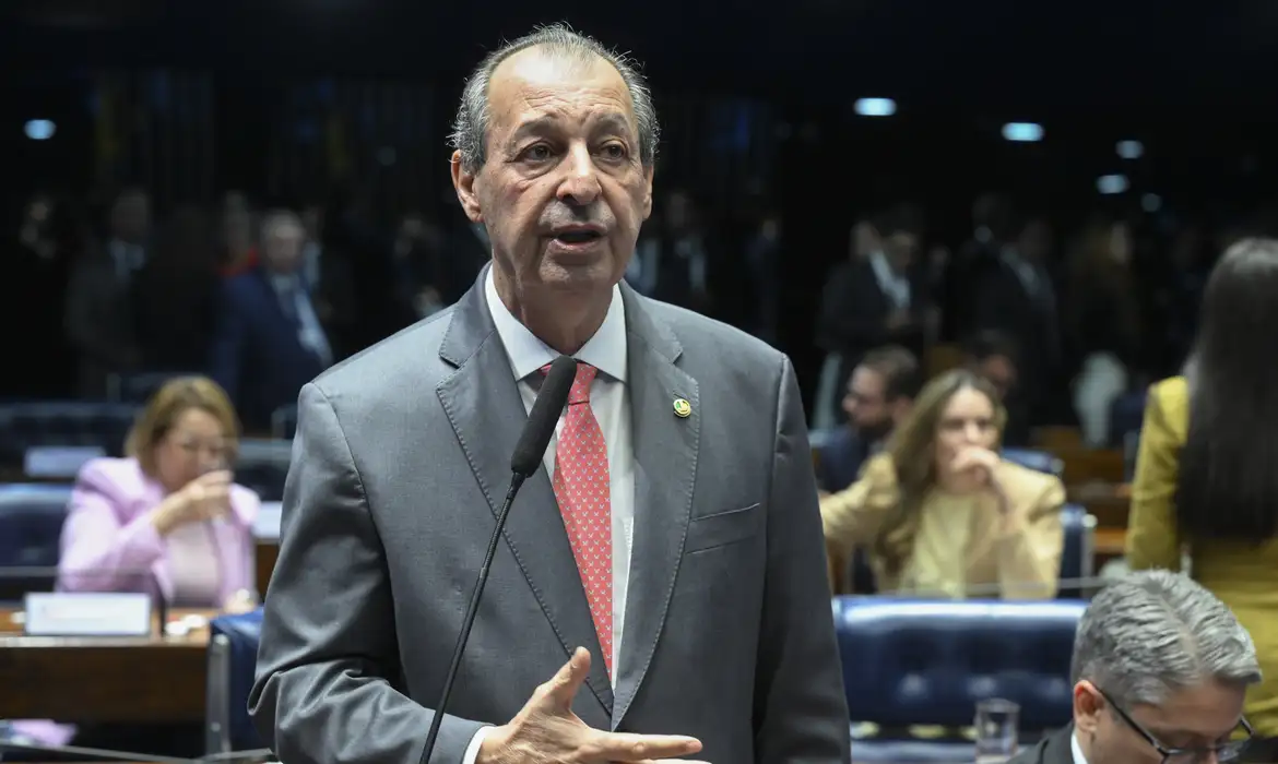 Omar Aziz é eleito governador do Amazonas