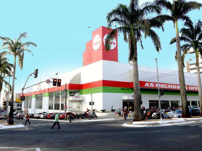 Rede Store é alvo de boicote nas redes sociais após polêmica envolvendo parceria comercial